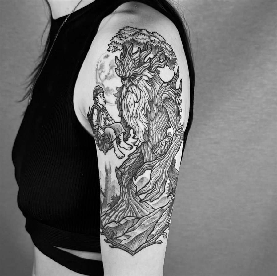 Tatuaje guardián blackwork por Darkartchemist en Gijón Asturias