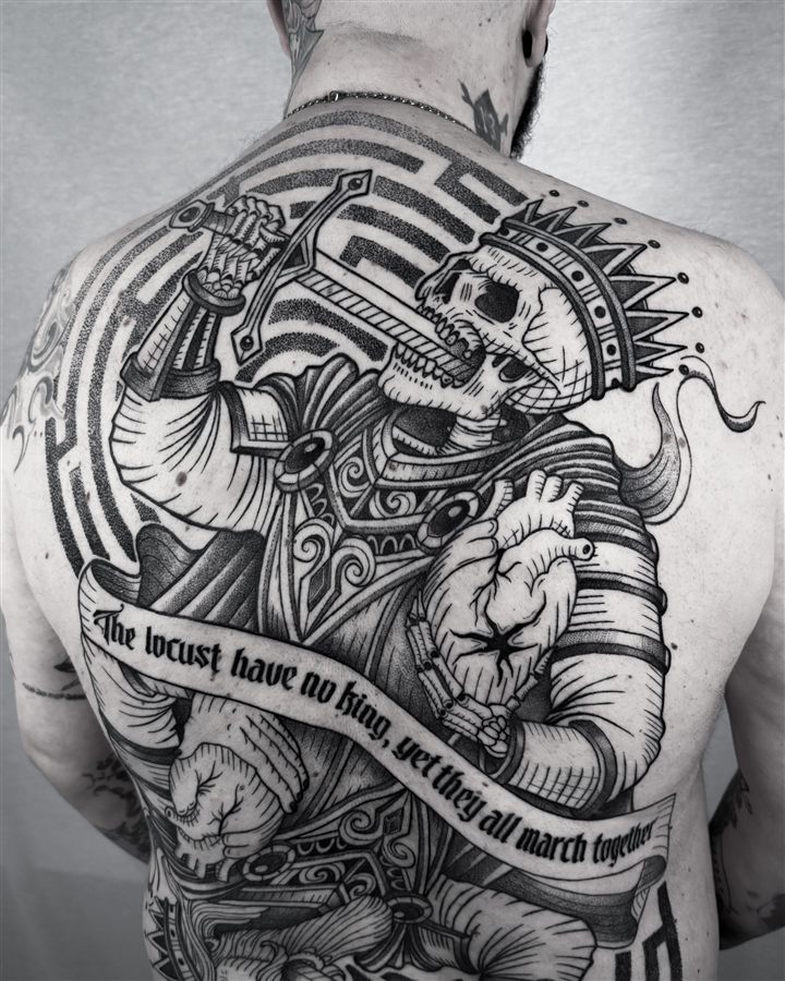 Tatuaje blackwork figura por Darkartchemist en Gijón, Asturias