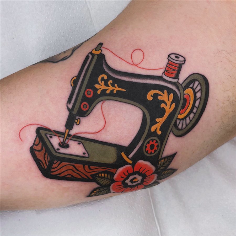 Tatuaje tradicional americano a color por Laubego en Gijón
