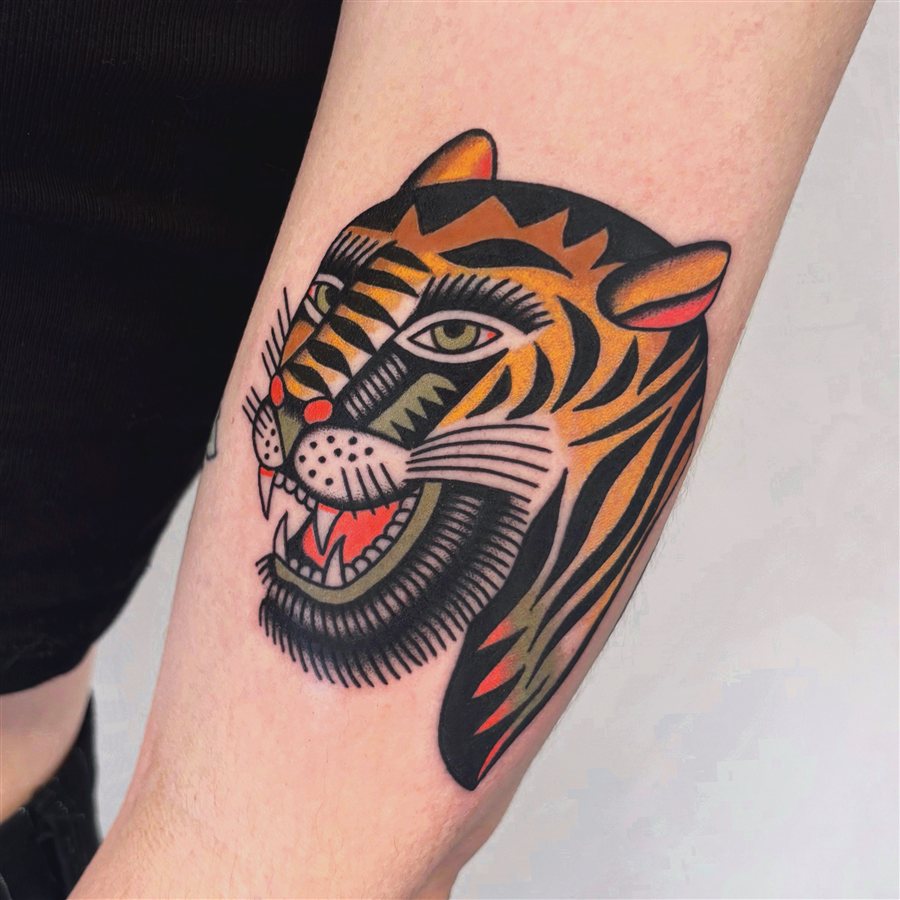 Tatuaje de estilo tradicional americano por Laubego, Gijón